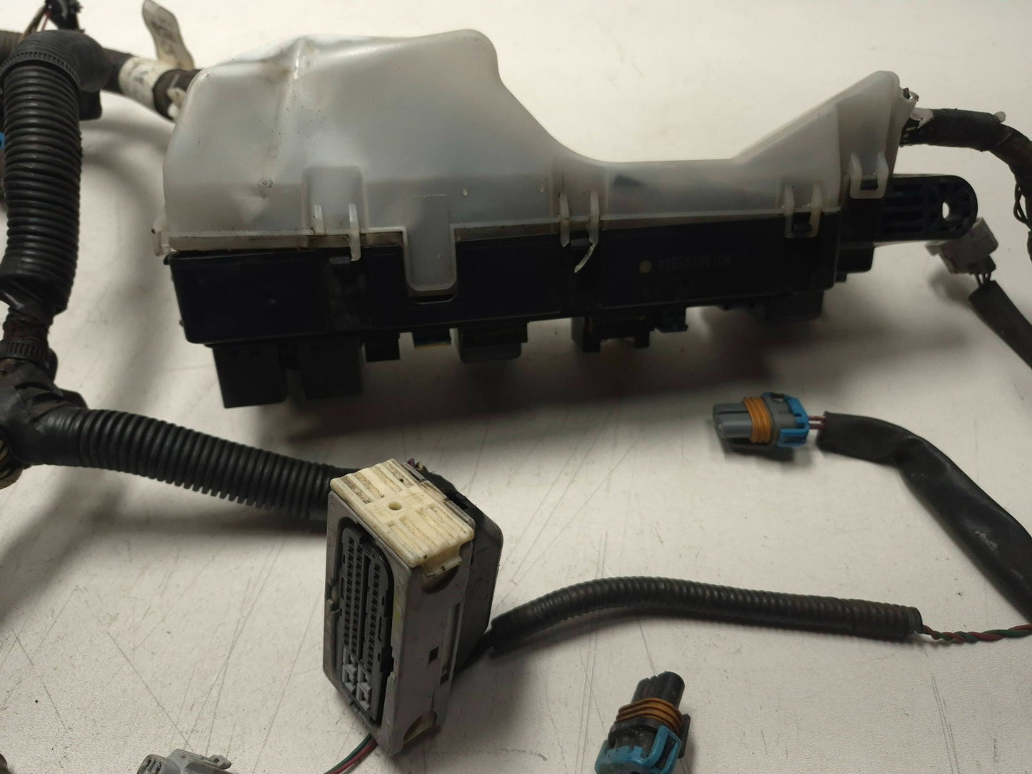 2007 Toyota Corolla Main Fuse Box Wire Harness 82111-02090 OEM