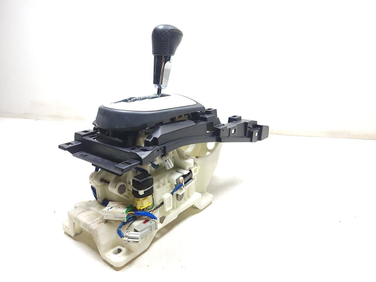 2007-2010 Mitsubishi Outlander Automatic Transmission Gear Shifter  OEM