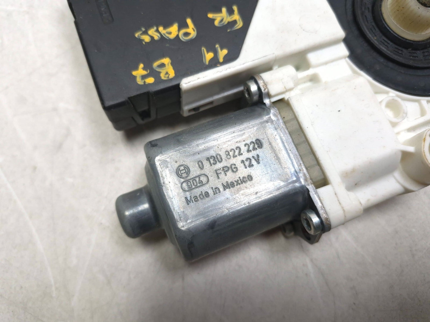 2011 Volkswagen Passat Front Passenger Door Window Lifter Motor OEM