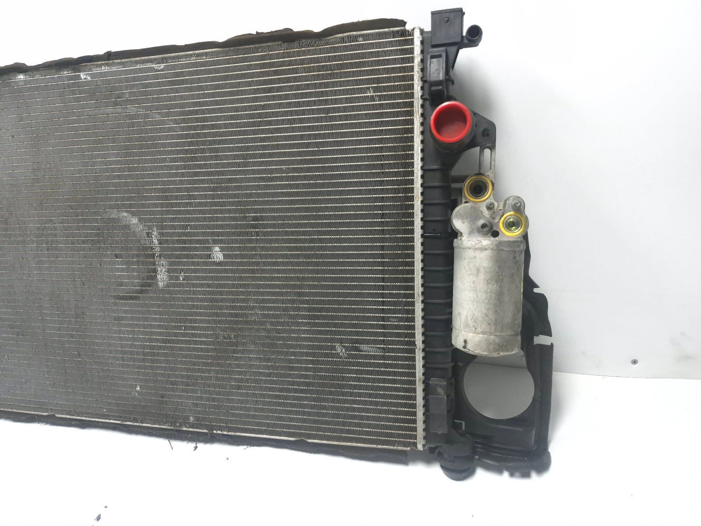 2013 Volvo S60 T5 2.5l Engine Cooling Radiator OEM 31368082