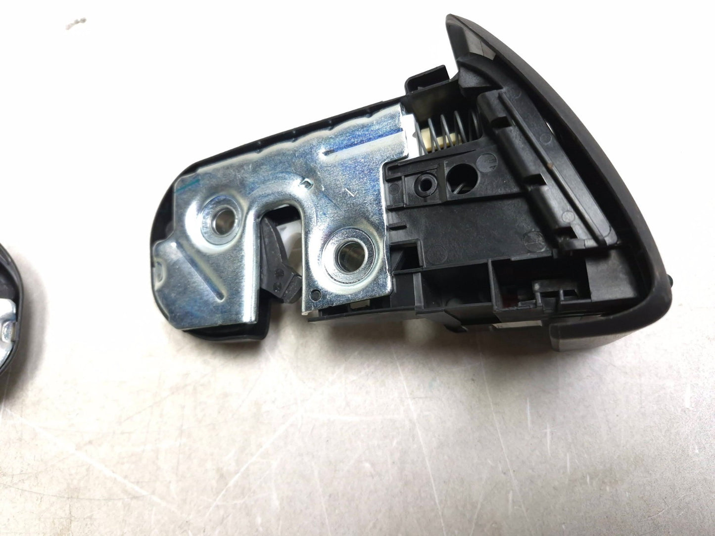 2017 Cadillac Ats Luxury Right & Left Rear Seat Lock Latch Pair OEM