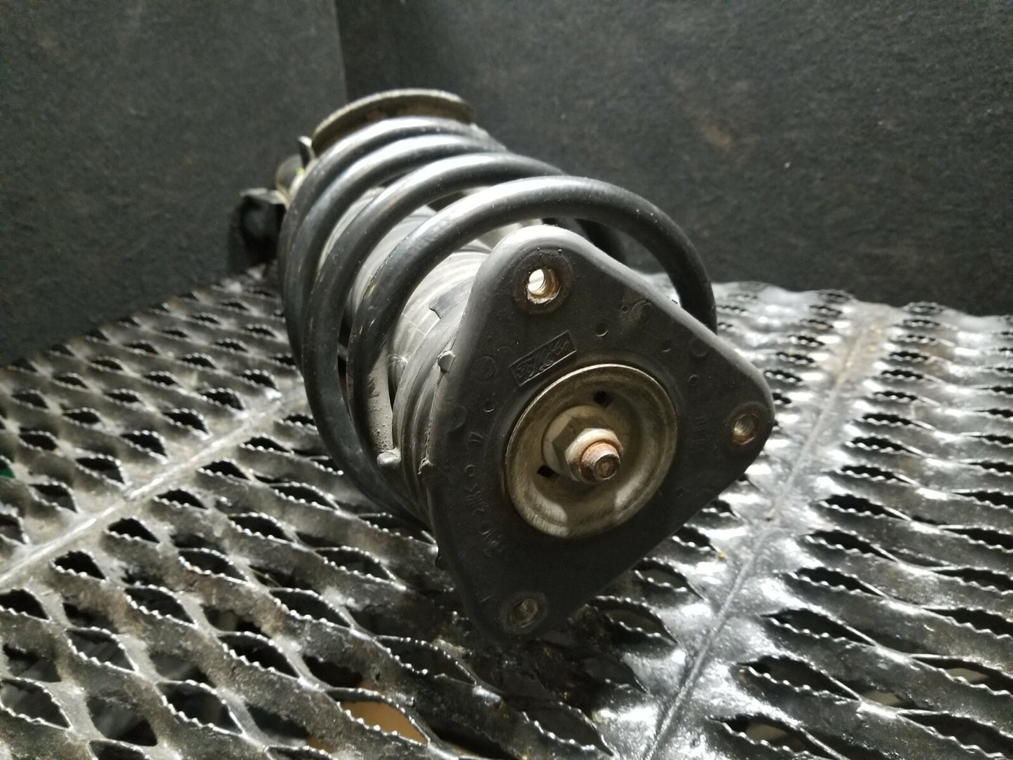 2007 Volvo S40 2.4l Front Strut Shock Spring Absorber Left Driver Side OEM
