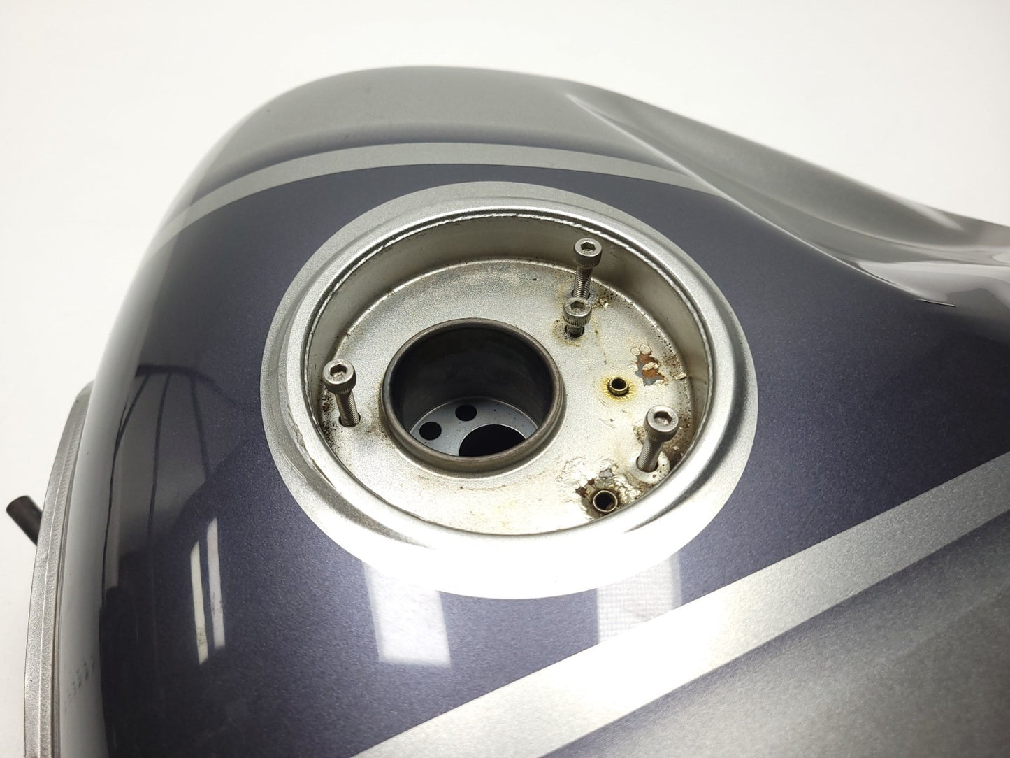 2007 Yamaha Xvs 1300 V-star Fuel Tank Has Damage OEM