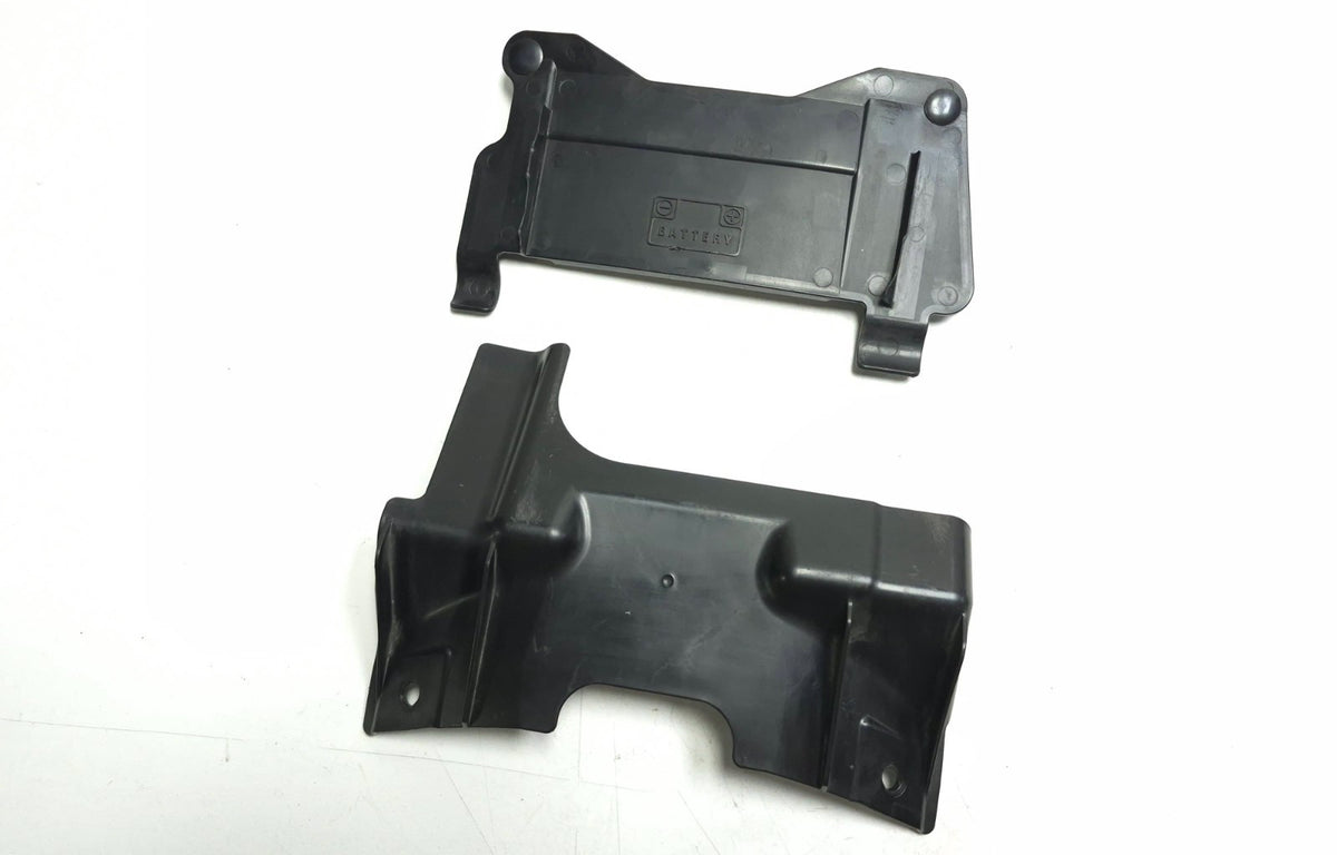 2009 Suzuki Boulevard M109r Vzr1800 Battery Tray & Rear Fender Mudguard Set OEM