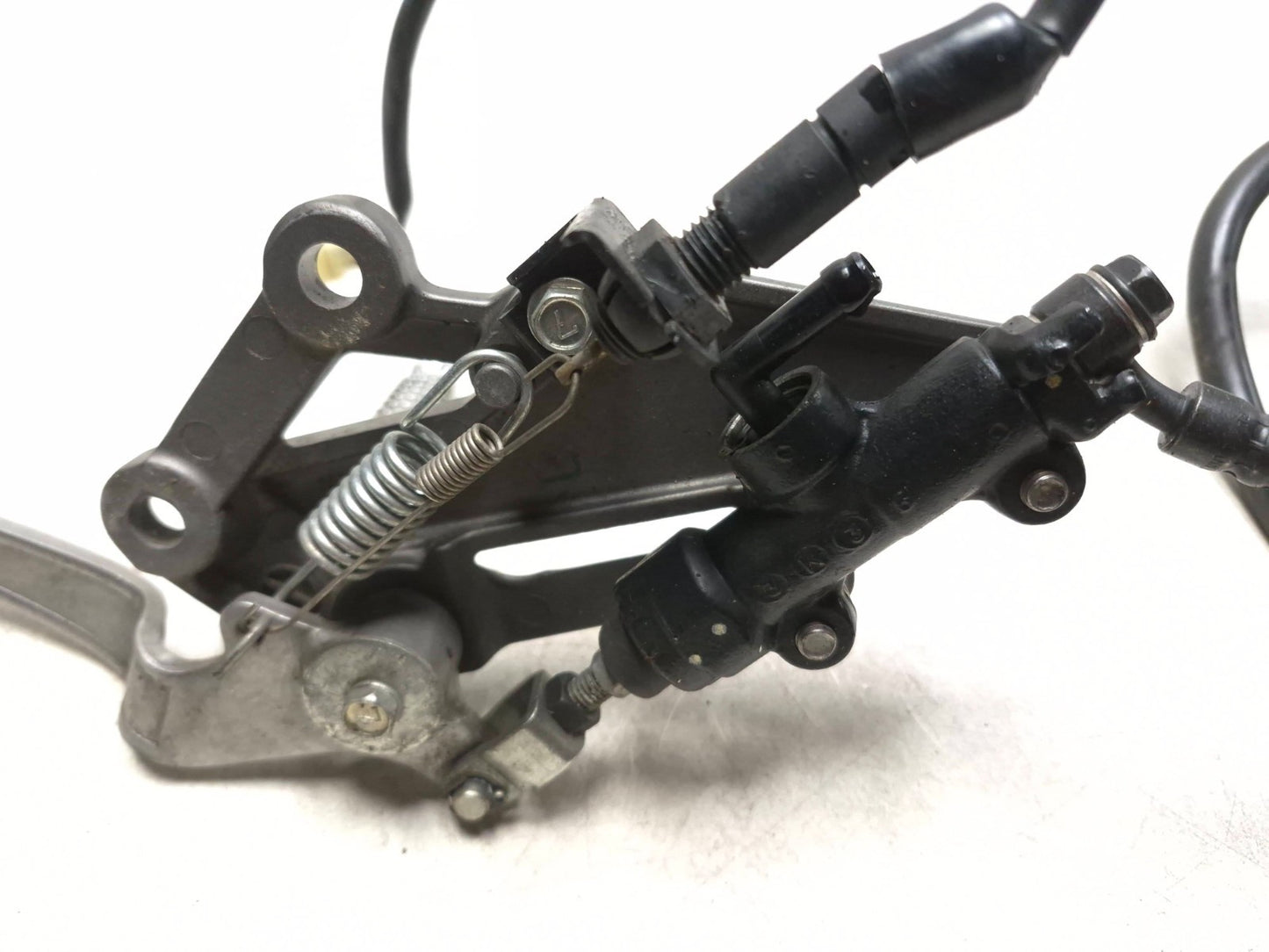 2014 Kawasaki Ninja 300ex300a Right Fotpeg W/ Brake Cylinder & Brake Caliper OEM