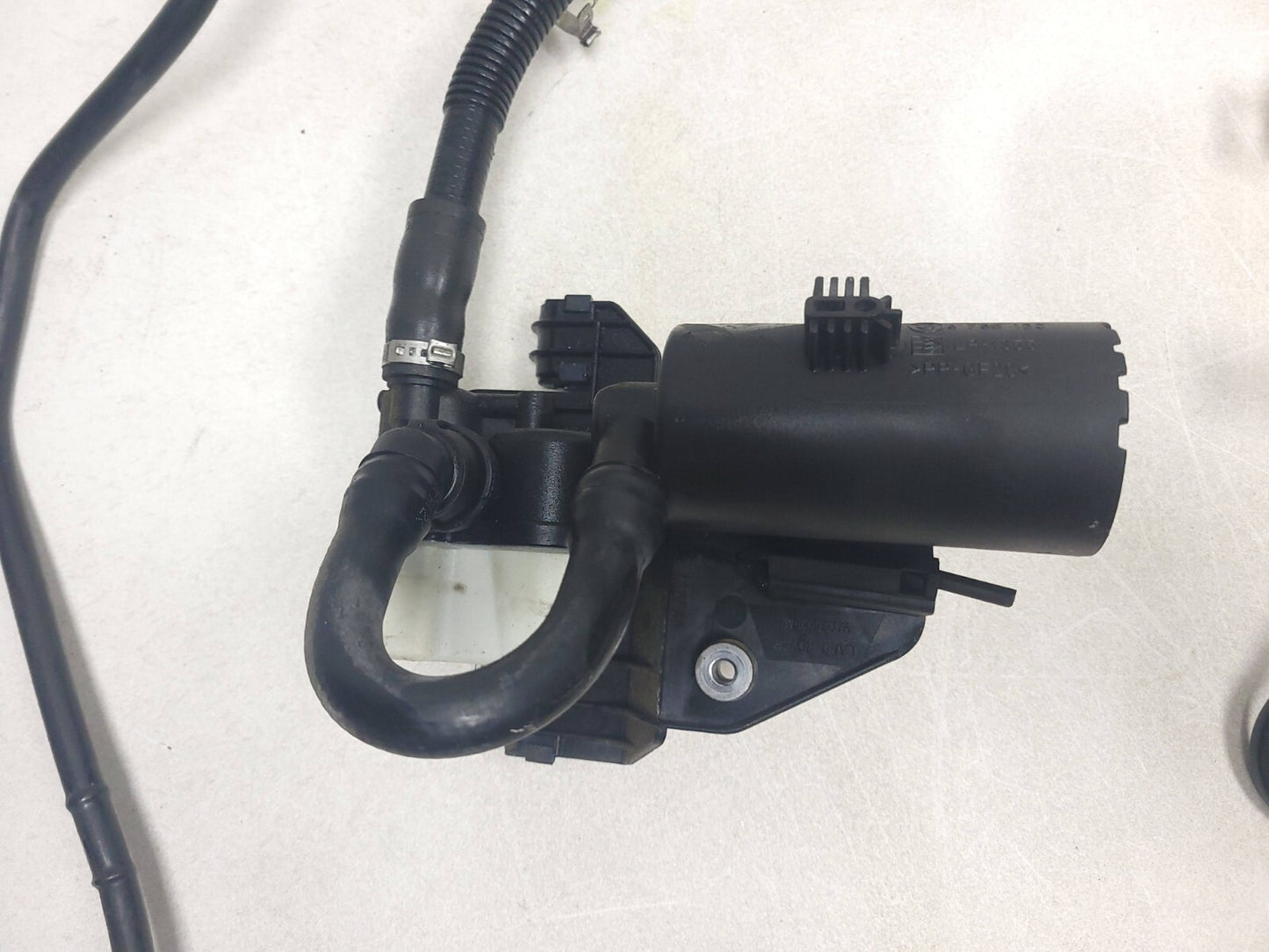 2007 Range Rover 4.2l Fuel Vapor Canister W/ Valve OEM