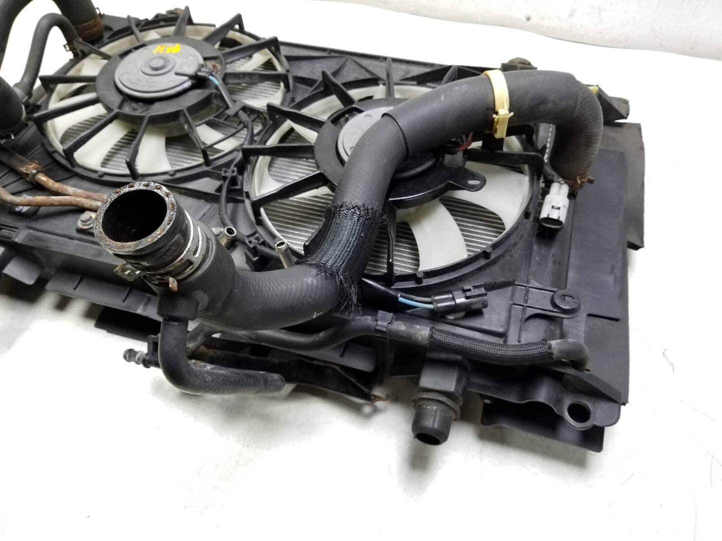 2011 Scion Xb Engine Radiator W/ Dual Cooling Fan Assy OEM