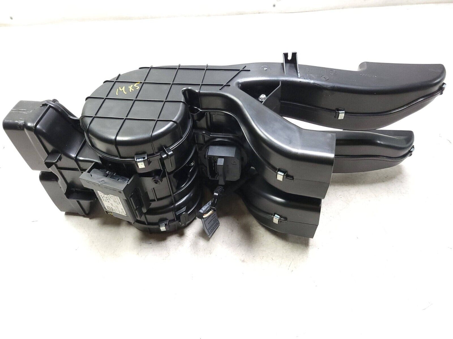 2014 - 2018 BMW X5 F15 Center Console Heater Blower Motor & Housing OEM