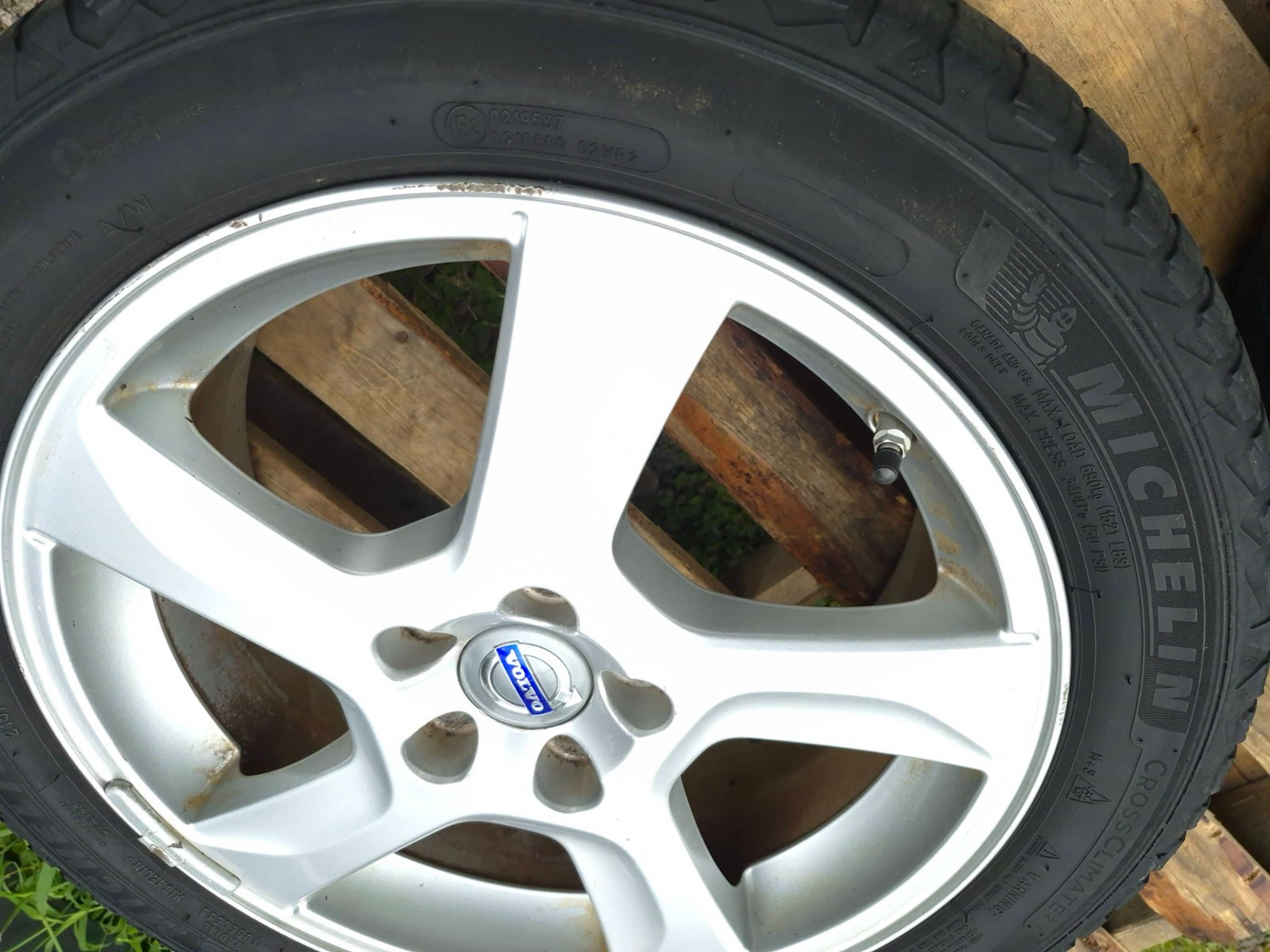 2013 Volvo S60 Wheel Rim W/tire Michelin 215/50/r17 17x7j 5.5/32 2 Pcs OEM
