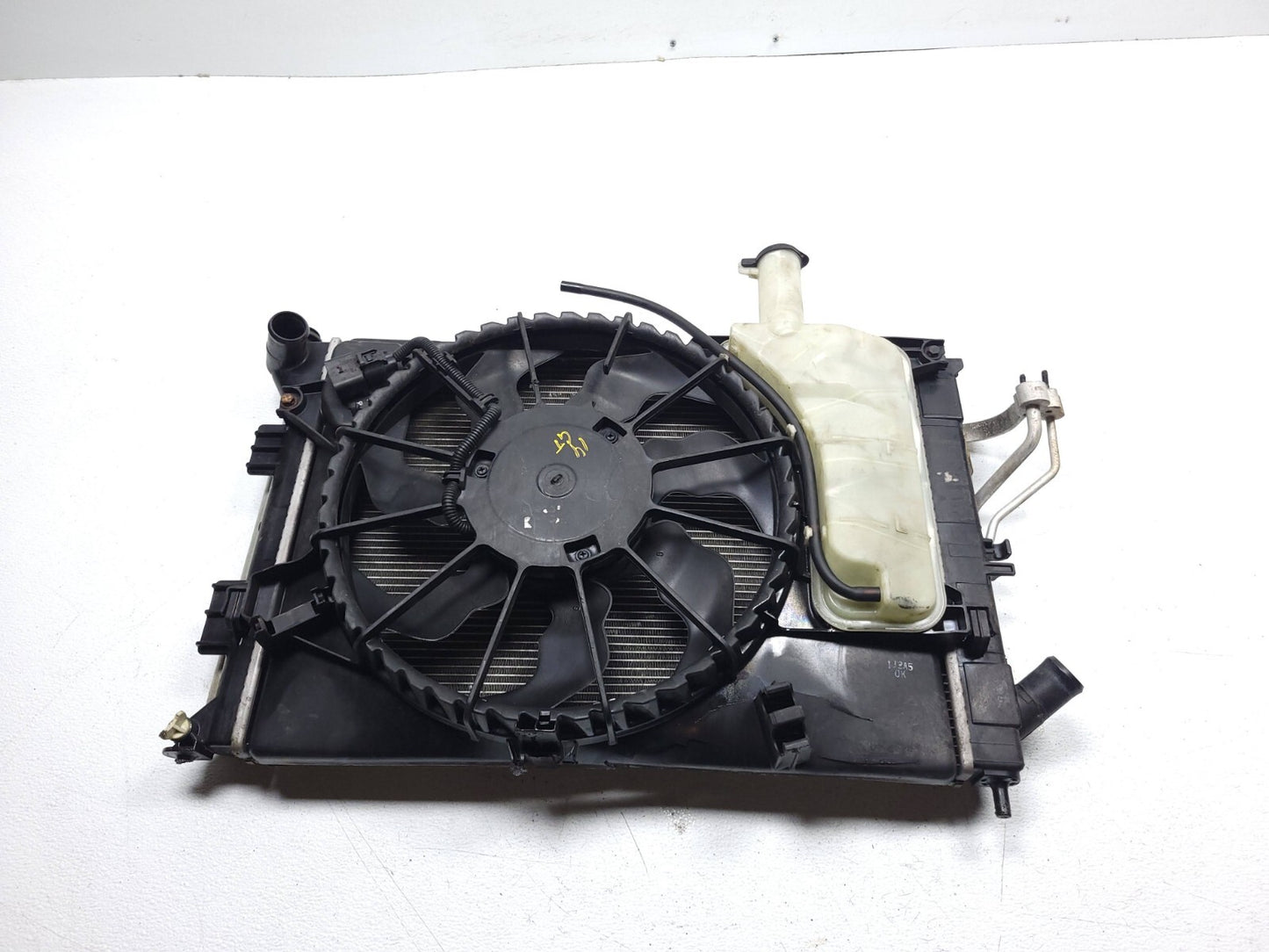 2014 Hyundai Elantra Gt A/c Condenser W/ Cooling Fan Assy OEM
