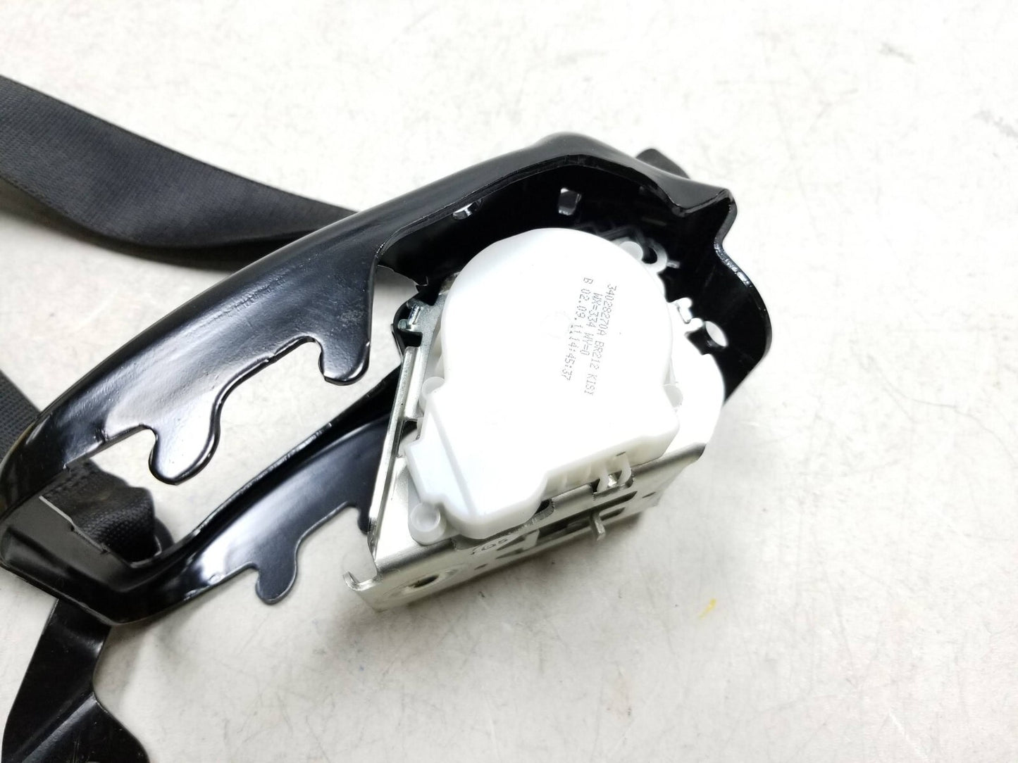 10-16 Mercedes W212 E350 Rear Center Seat Belt Retractor OEM