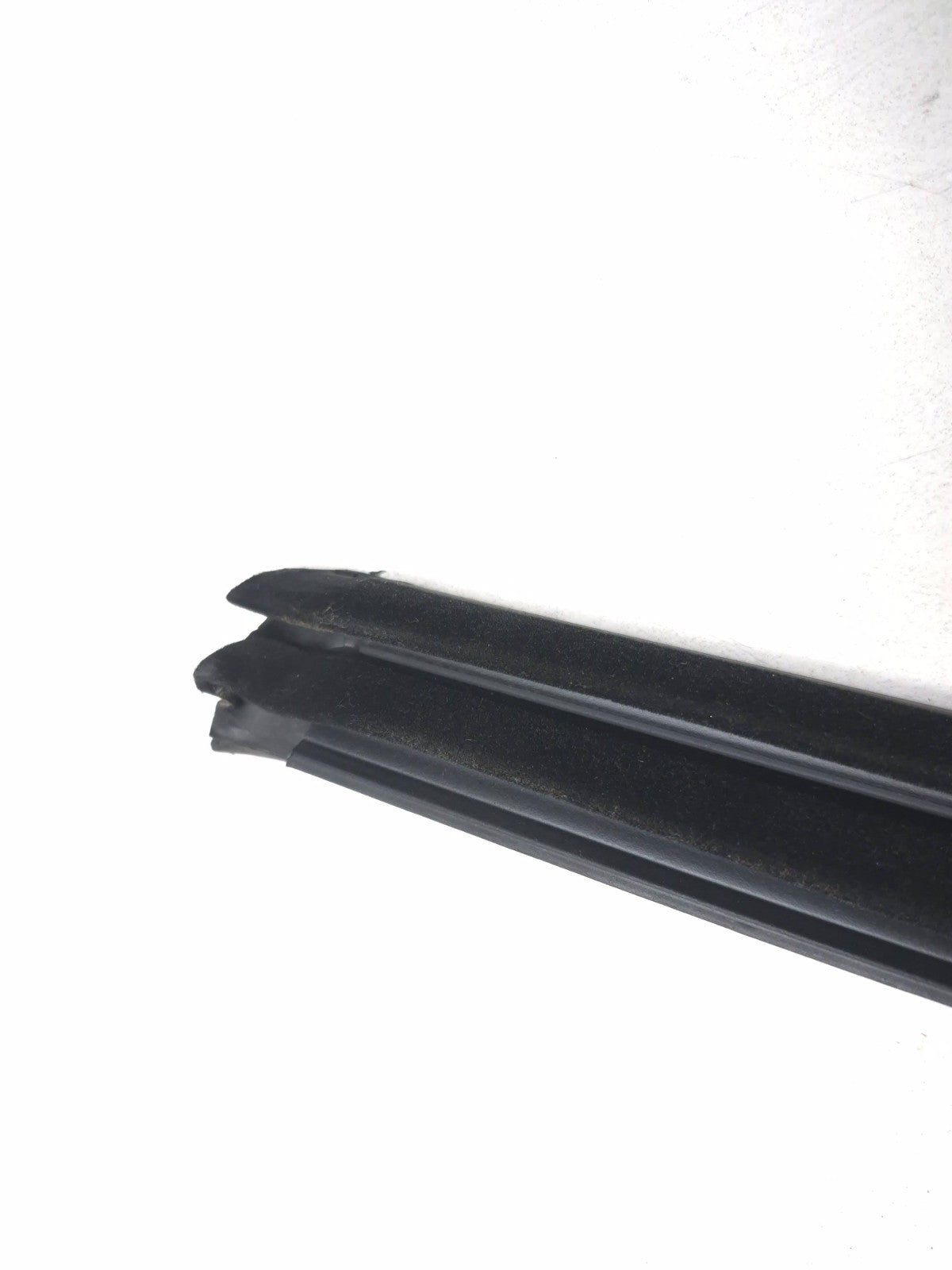 2011 Volkswagen Tiguan Rear Door Weatherstrip Seal Passenger Side Right 4pcs OEM