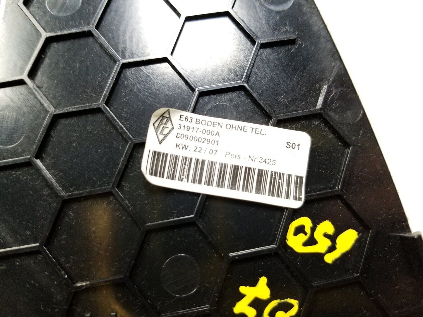 06 07 08 09 10 BMW 650i Centre Console Storage Compartment W/ Aux-in Socket OEM