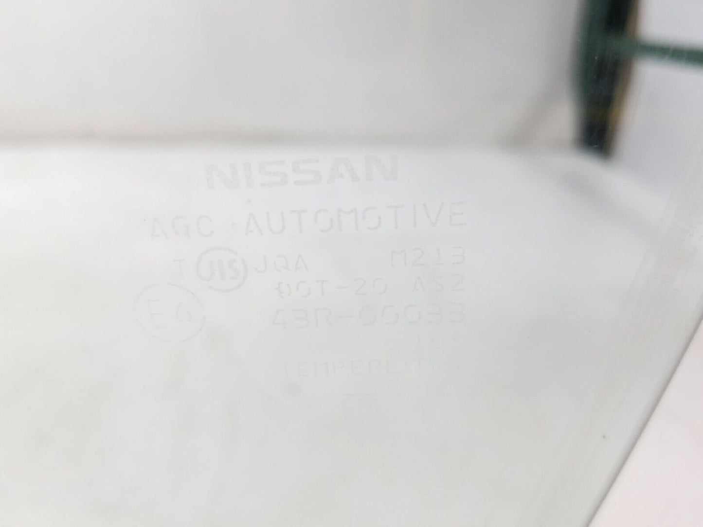 2011-2017 Nissan Juke Door Window Glass Front Driver Side Left OEM