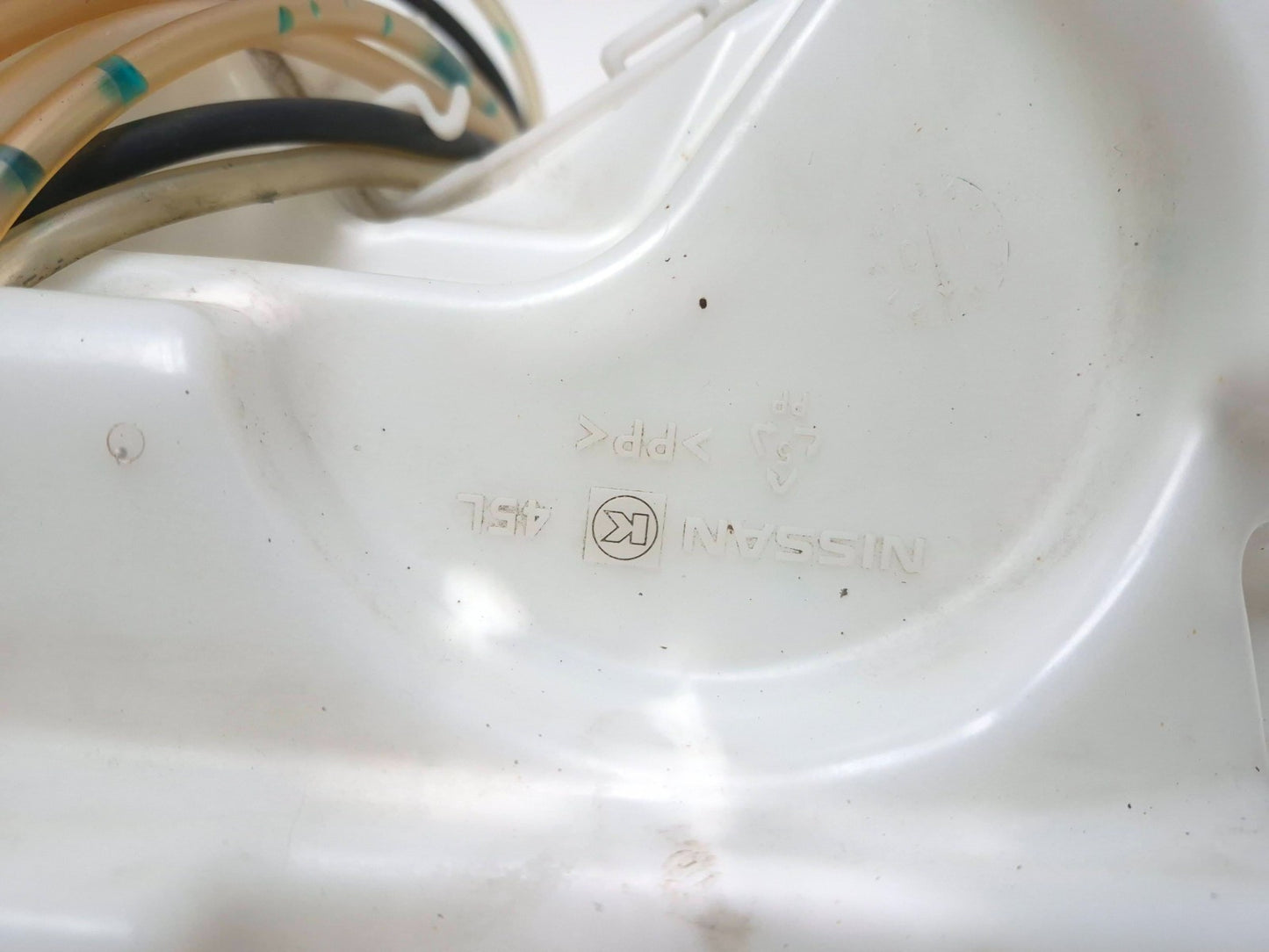 2011 Nissan Juke Windshield Washer Reservoir Tank W/ Pump OEM