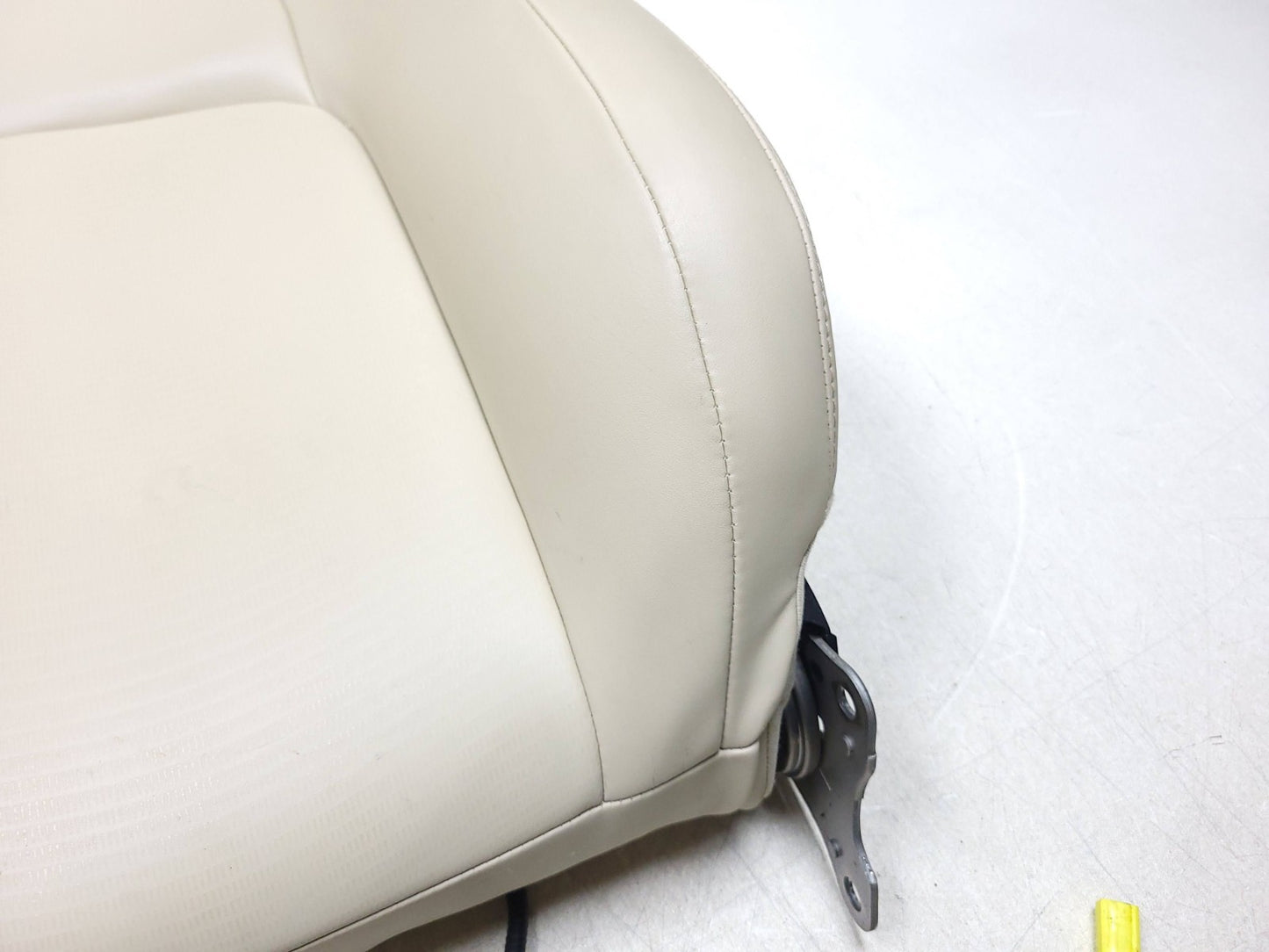 11-13 Lexus CT200h Front Passenger Seat Upper Cushion Oem✅