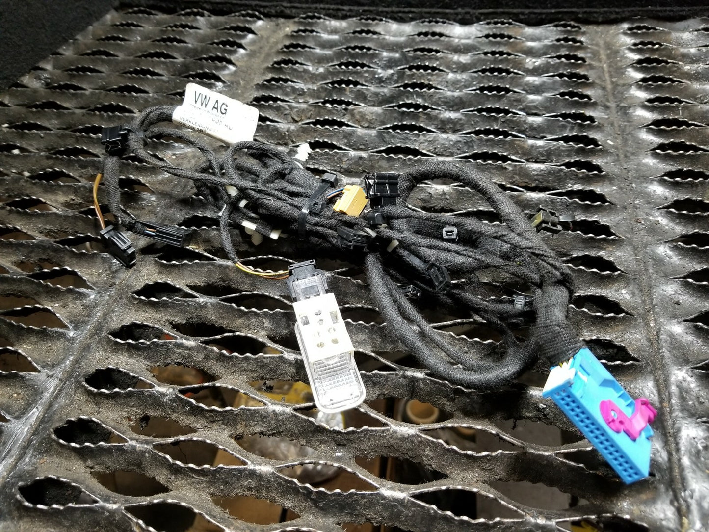 2015 Audi Q7 Front Door Wire Harness Left Driver Side OEM