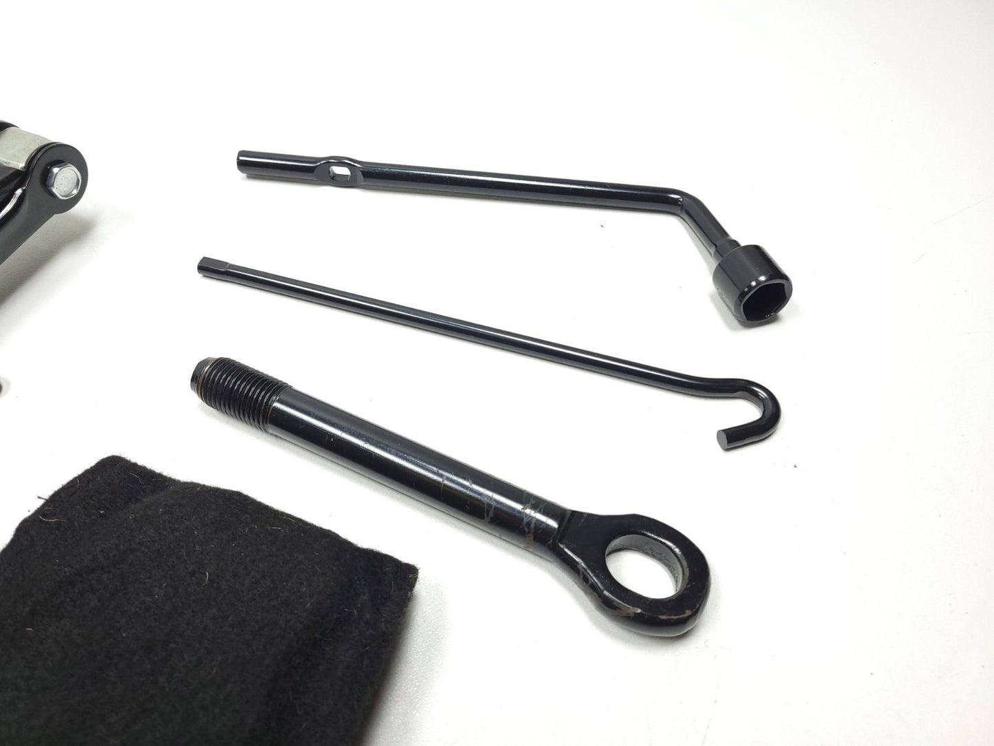 2011 Kia Sportage Spare Tire Jack & Tools Tow Hook OEM