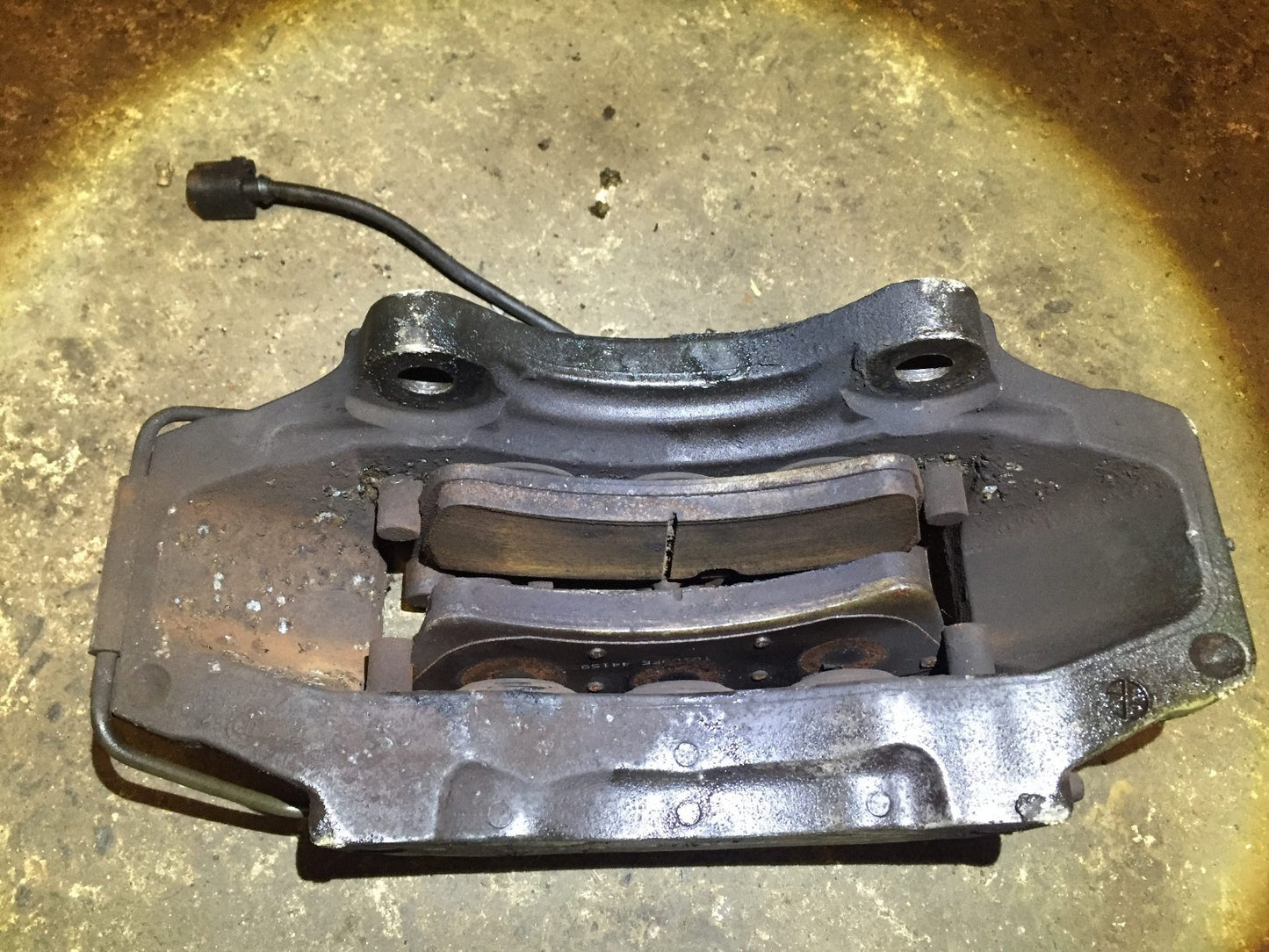 2004 Porsche Cayenne Brake Caliper Front Passenger Side Right OEM