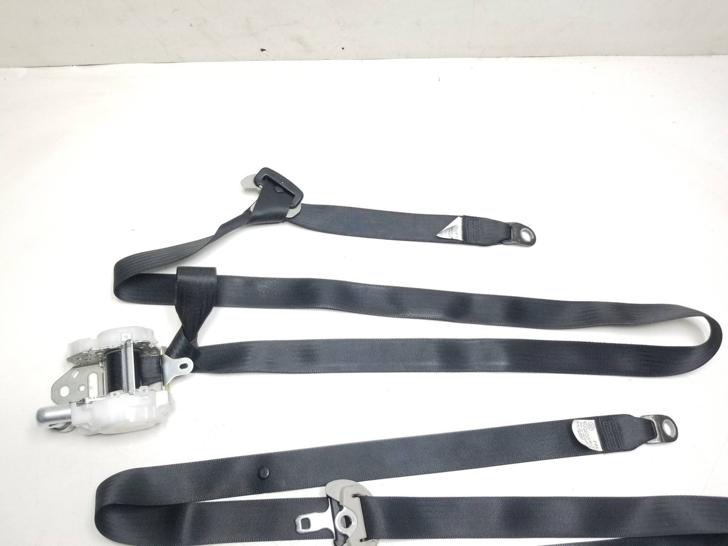 11-17 Lexus CT200h Front Seat Belt Passenger Oem✅