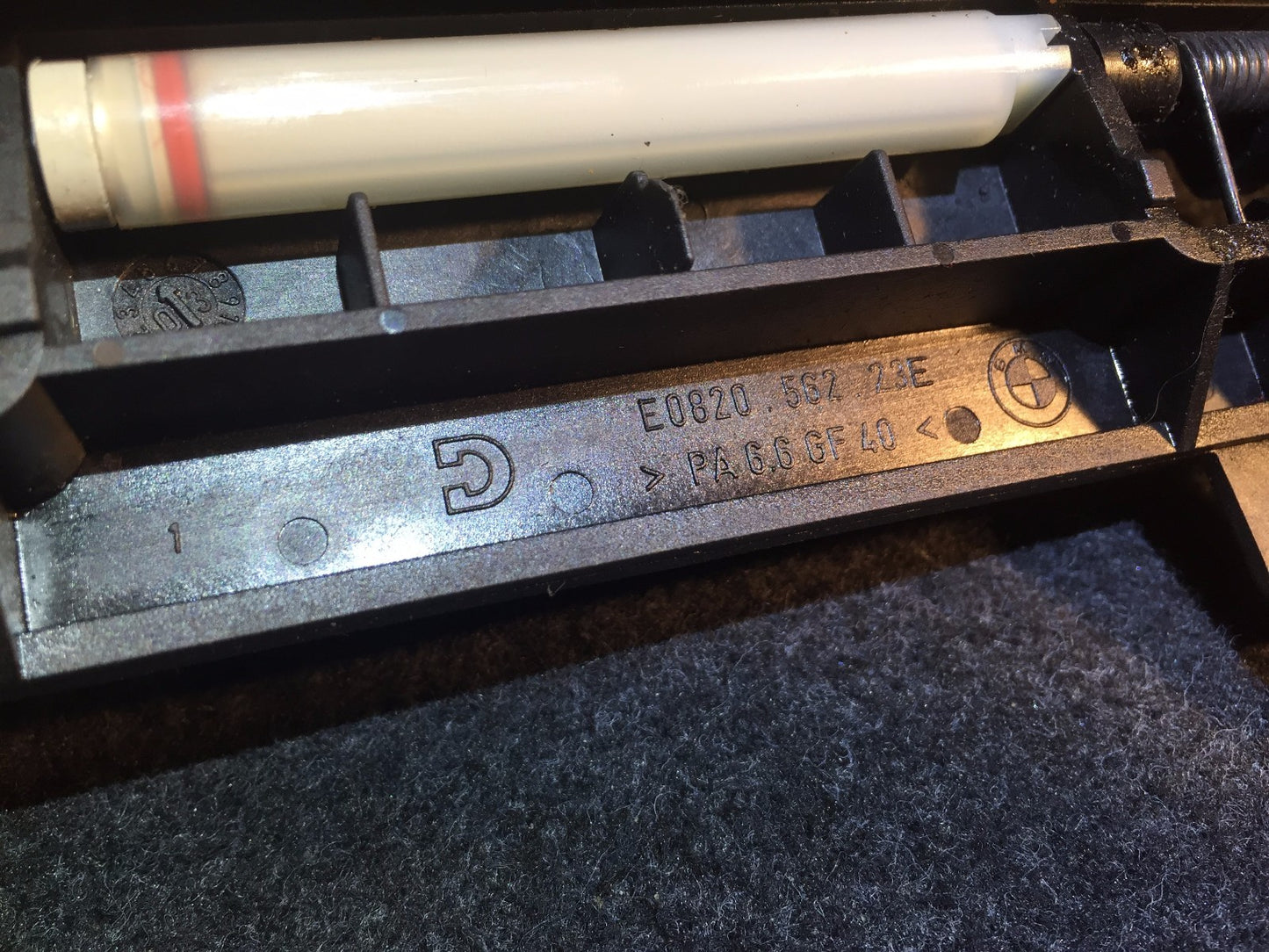 02 03 04 05 BMW 745i E65 Center Console Armrest Storage Cover OEM 082056223