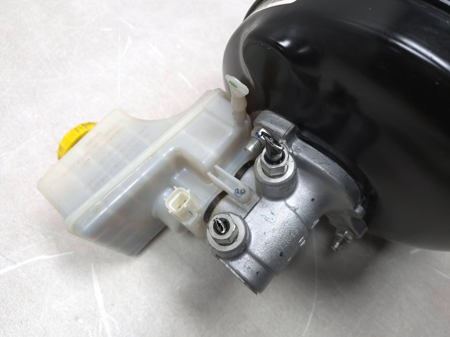 2018 Chrysler 300 Power Brake Booster & Master Cylinder OEM
