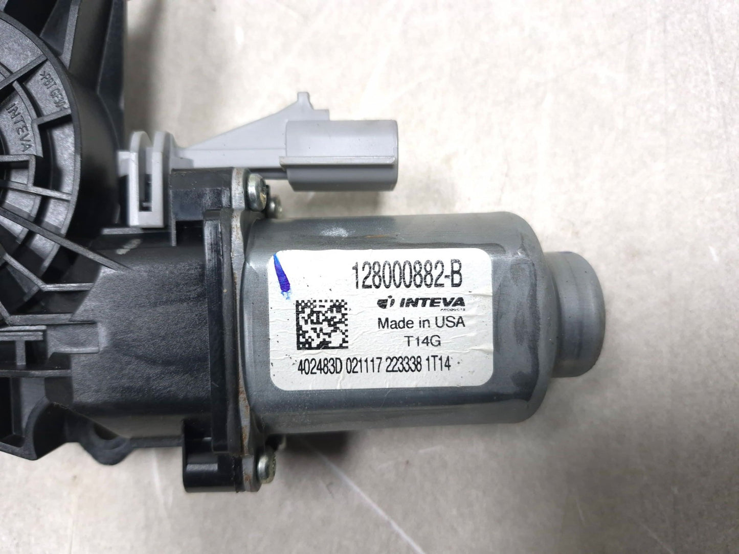 2018 Chrysler 300 Limited AWD Rear Driver Side Window Regulator Motor OEM