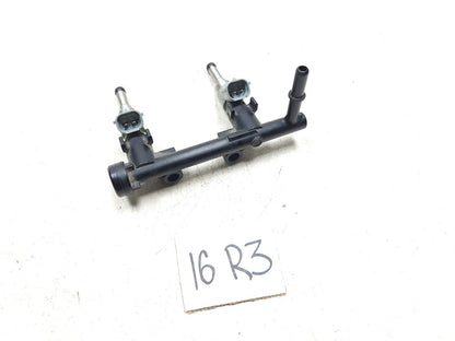 2015 - 2018 Yamaha Yzf-r3 Yzfr3 Fuel Rail W/ Injectors OEM