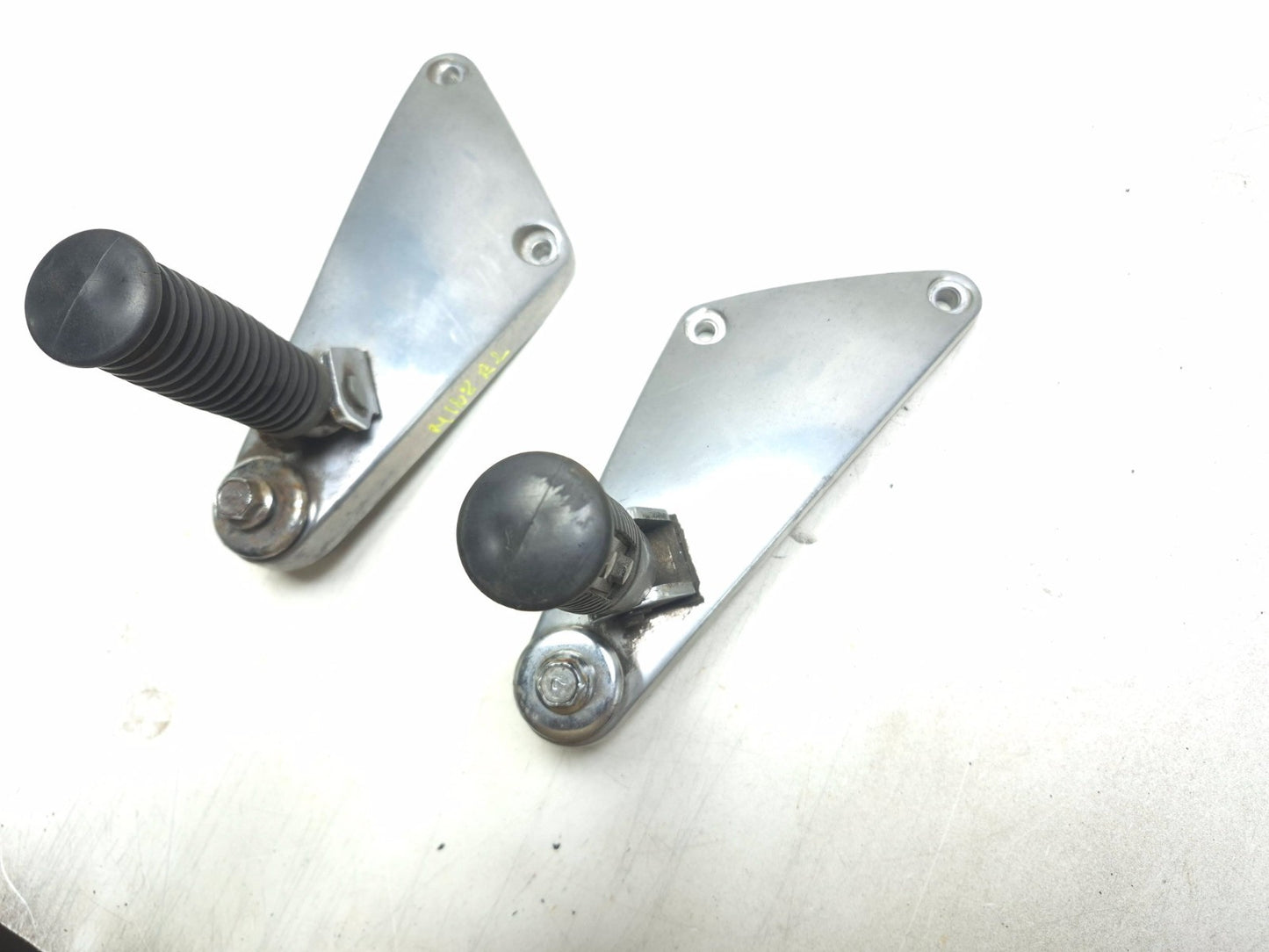 1991 Kawasaki Vulcan 500 En500 Rear Footrest Left & Right Pair OEM