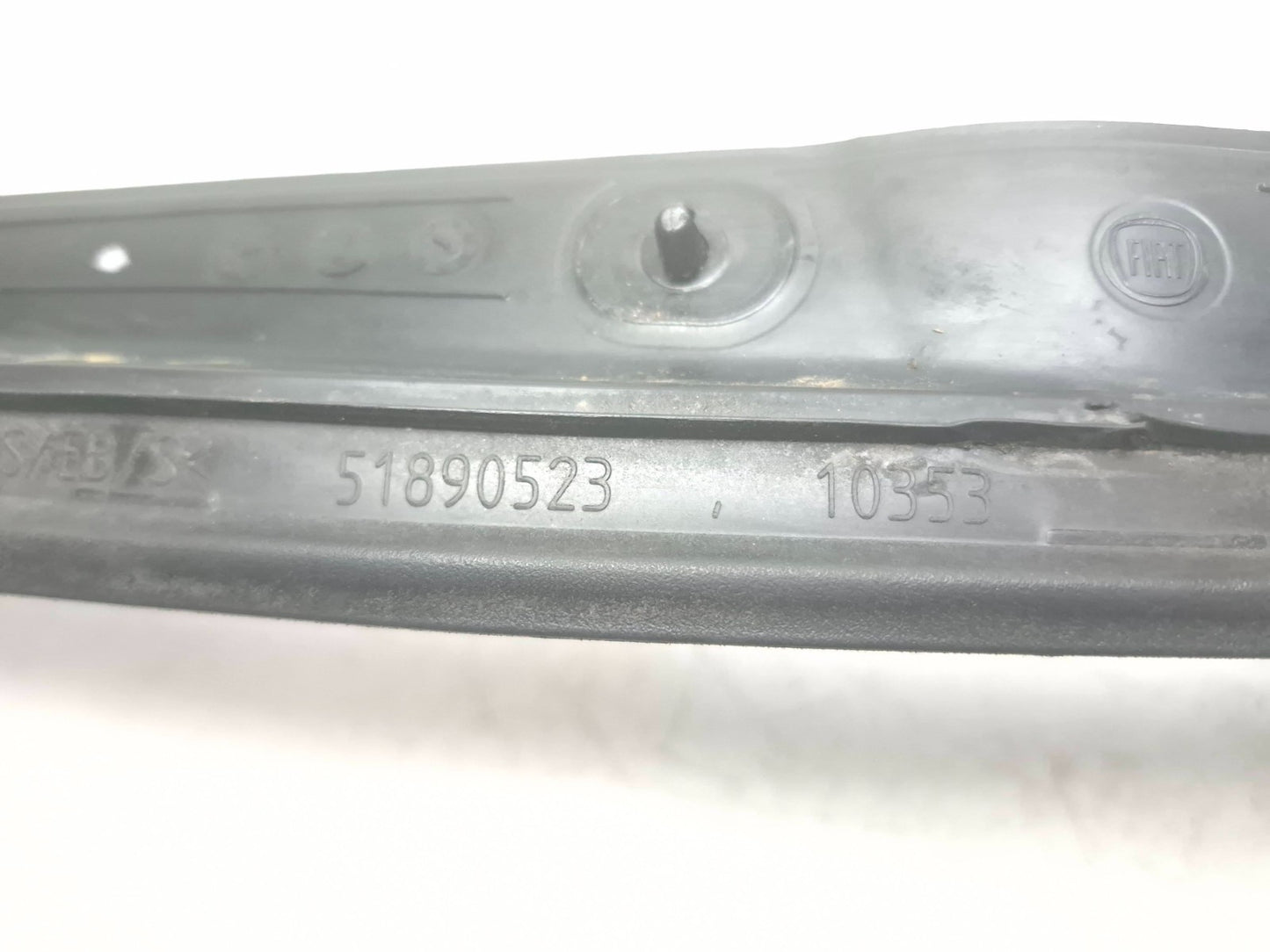2014 Fiat 500l Door Weatherstrip Front Passenger Side Right OEM