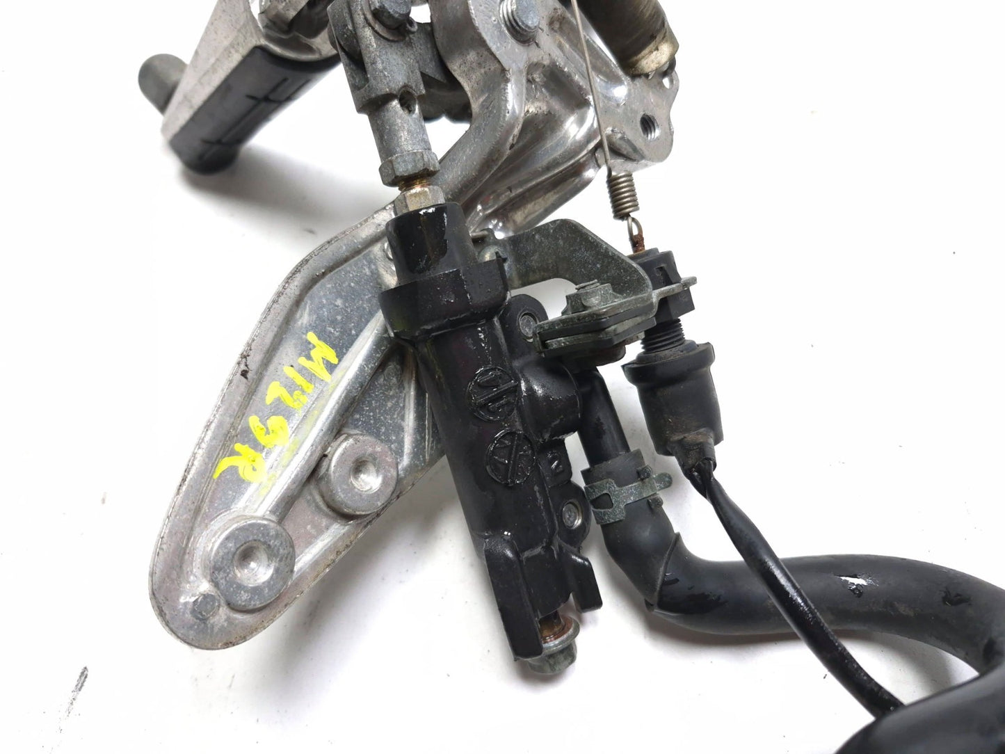1998 Yamaha Yzf600r Rear Brake Master Cylinder W/brake Pedal & Footrest Assy OEM