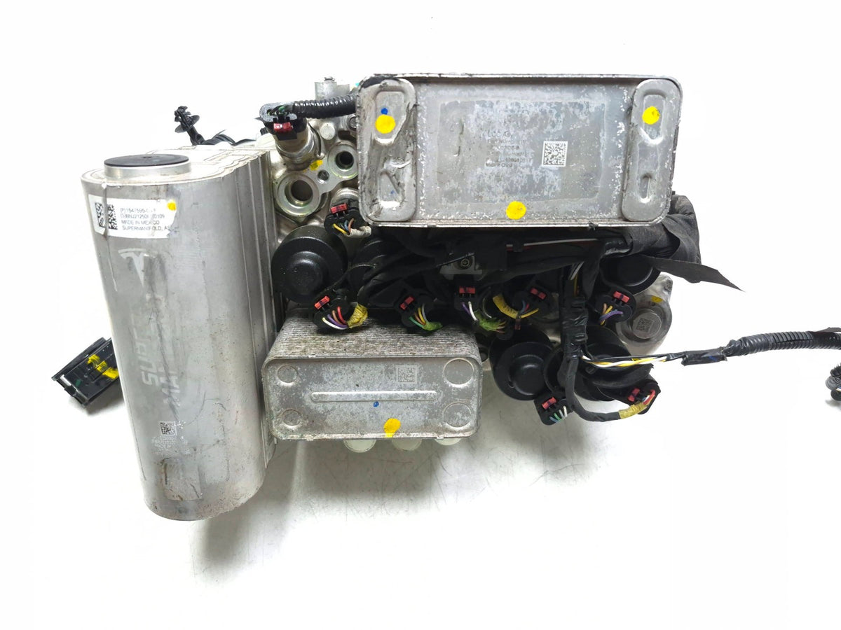 2021 Tesla Model 3 Y Supermanifold Octovalve Pump Assy OEM