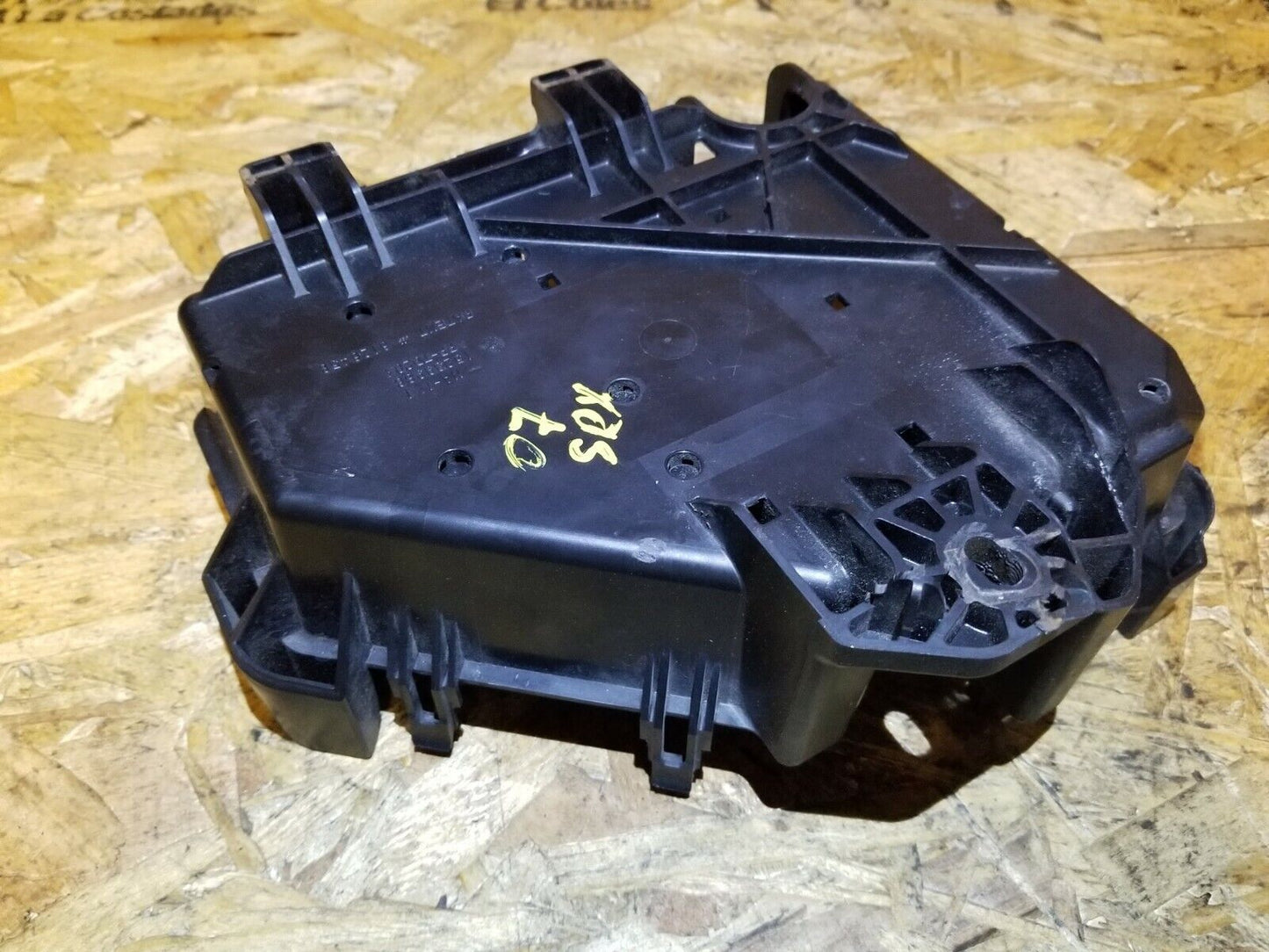 2004 - 2009 Cadillac SRX Junction Fuse Box Bracket Holder OEM