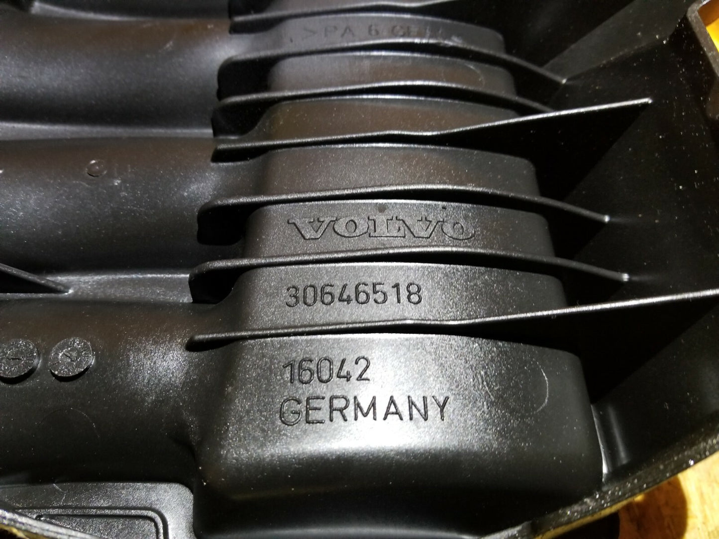 2007 Volvo S40 2.4l Upper Intake Manifold OEM