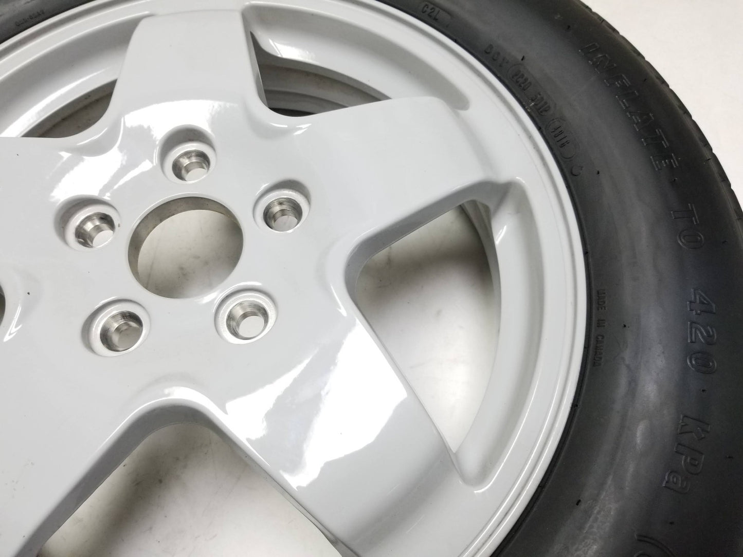 2011 - 2020 Jeep Grand Cherokee Wheel Rim W/ Tire T175/90 D18 OEM