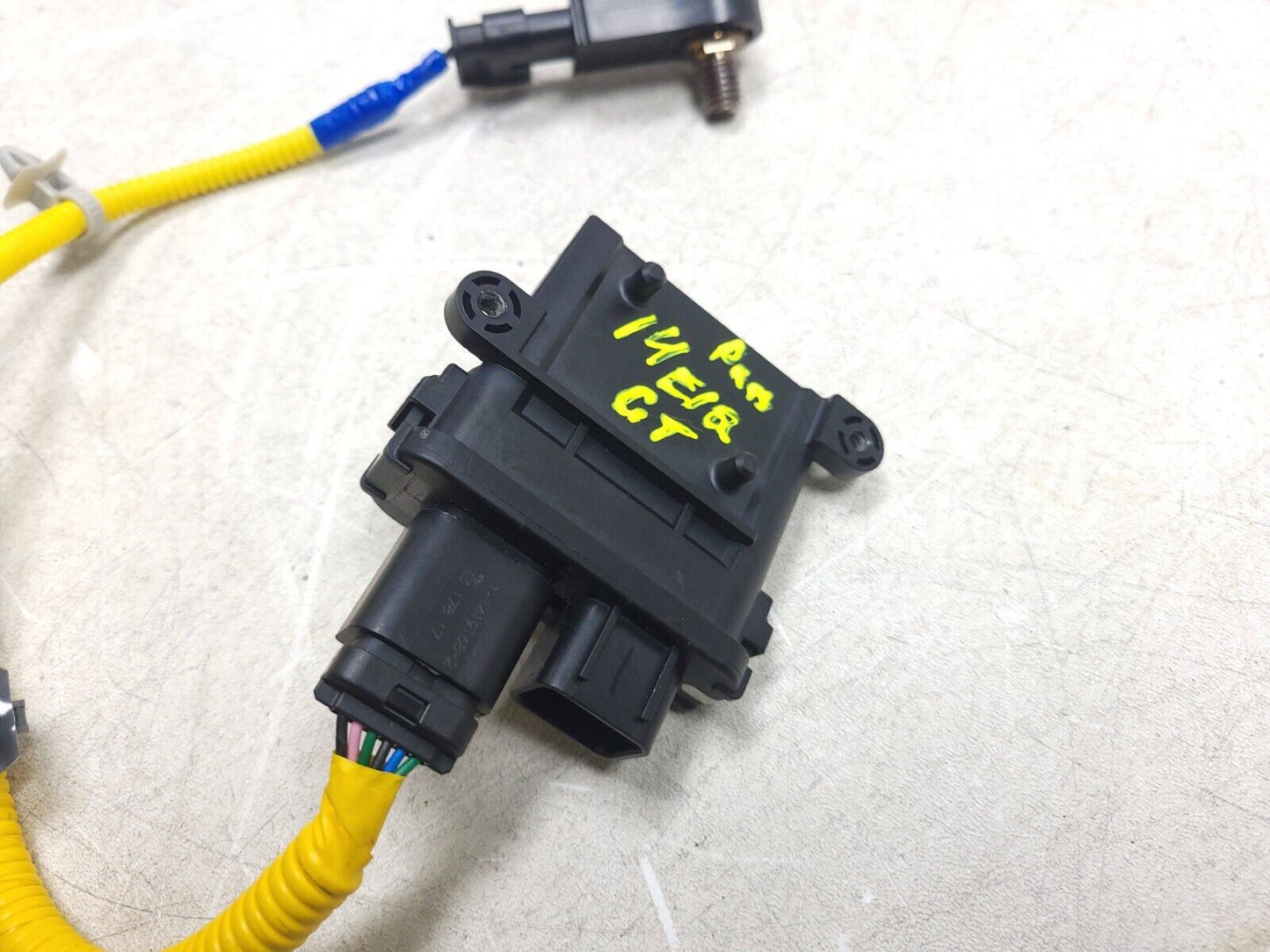 14 - 17 Hyundai Elantra Gt Front Right Passenger Seat Occupant Sensor & Wire OEM