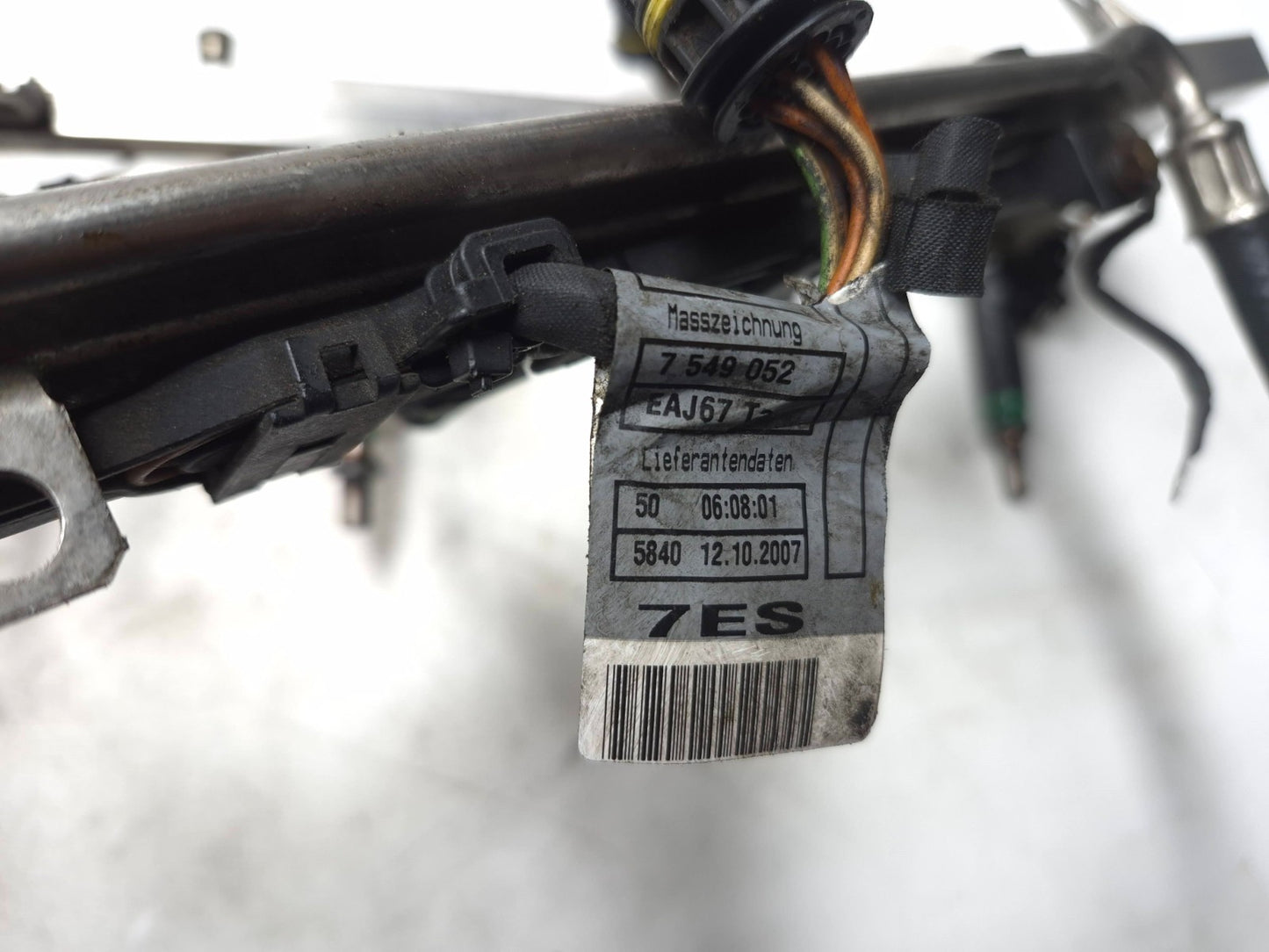 2010 BMW X5 4.8l Fuel Rail W/ Fuel Injector Set OEM