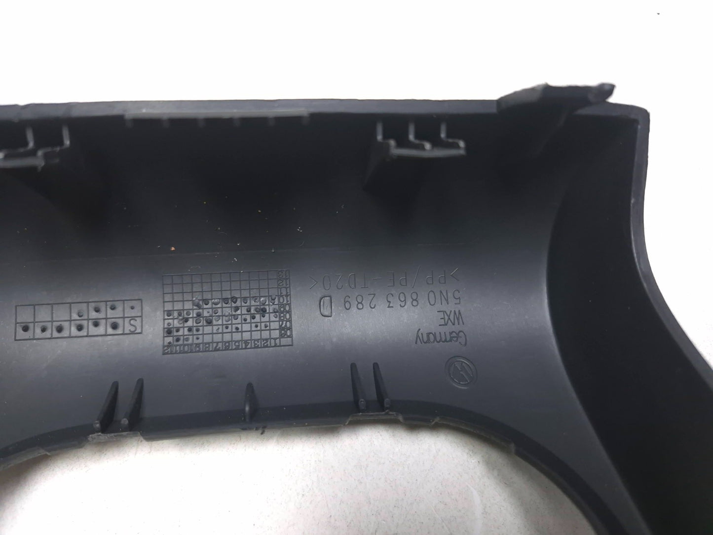 2011 Volkswagen Tiguan Rear Center Console Cover Trim Panel OEM