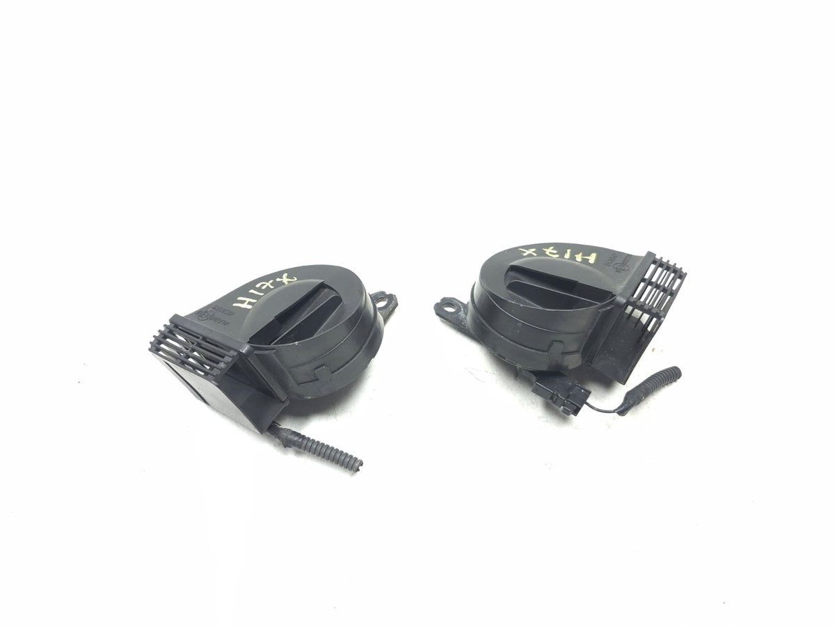 2017 Toyota Highlander Horn Signal Low & High Pair 86520-0e020 OEM