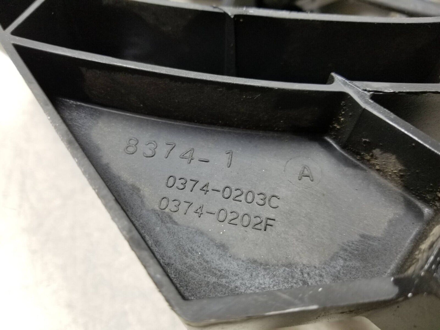 01 - 04 Ford Mustang Engine Radiator Cooling Fan Assy Xr3h-8146-aa OEM