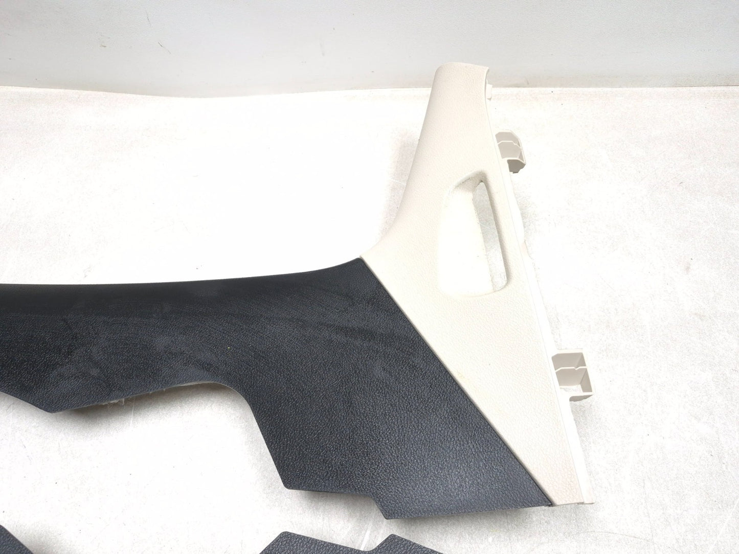 2018 Chrysler 300 Rear C Pillar Cover Trim Left & Right OEM