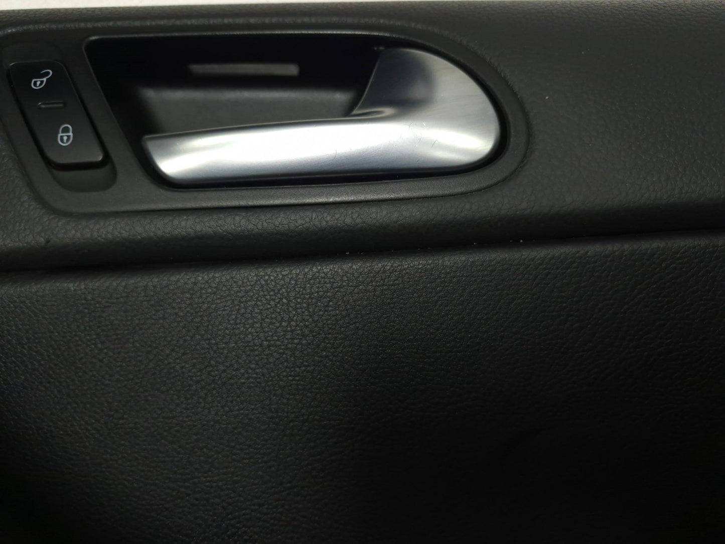 2011 Volkswagen Tiguan Front Interior Door Trim Panel Left & Right Pair OEM