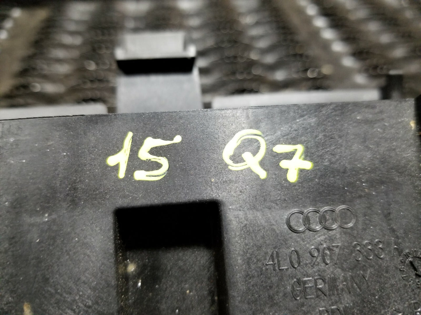 11 12 13 14 15  Audi Q7 Rear Pass Computer Control Module Mount Bracket OEM 87k