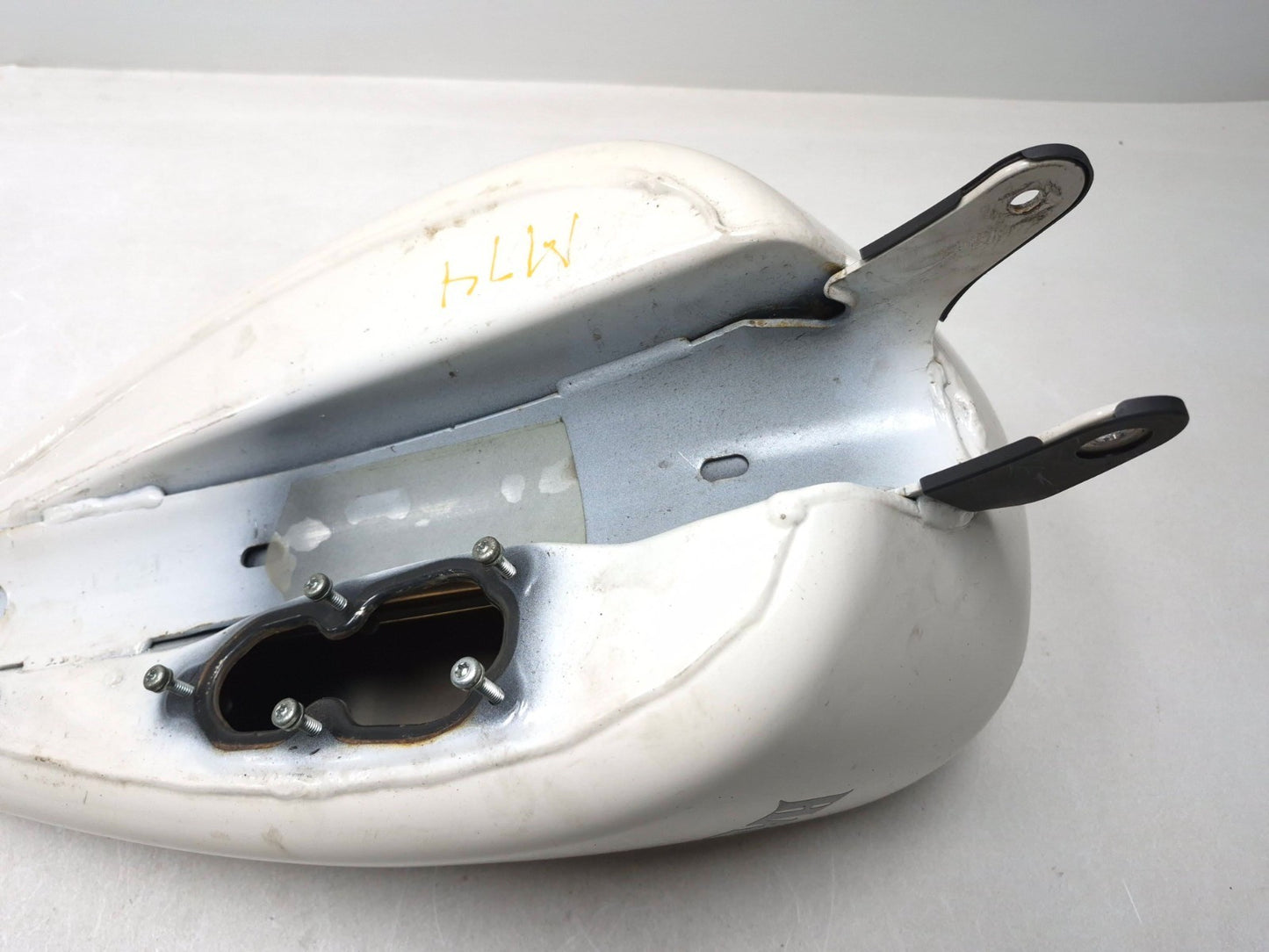 2009 Harley-davidson Sportster Xl883l Fuel Tank * Has Damage *oem