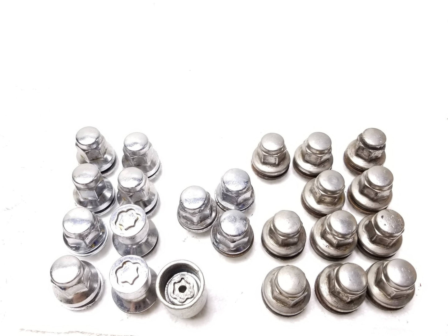 2017 Jaguar Xe Wheel Lug Nut Set X20 OEM T4n33551