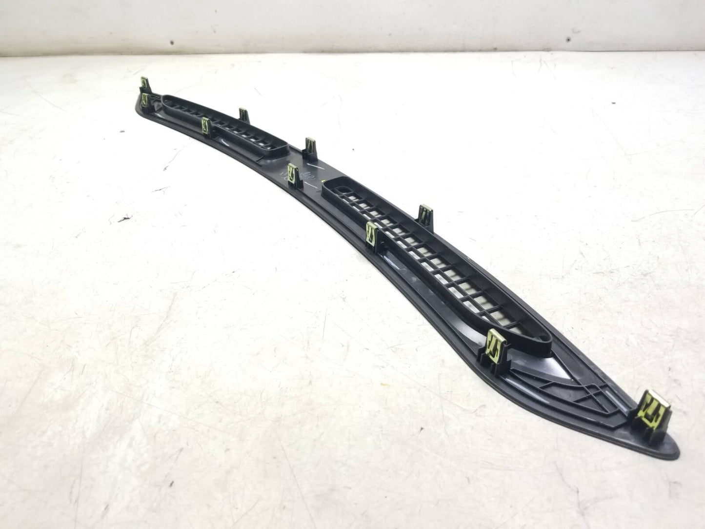 2010 - 2012 Cadillac SRX Dash Upper Air Defroster OEM