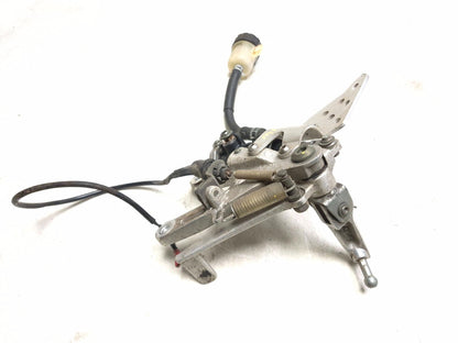 2002 Yamaha Yzf-r6 Rear Brake Master Cylinder & Right Footrest W/brake Pedal OEM