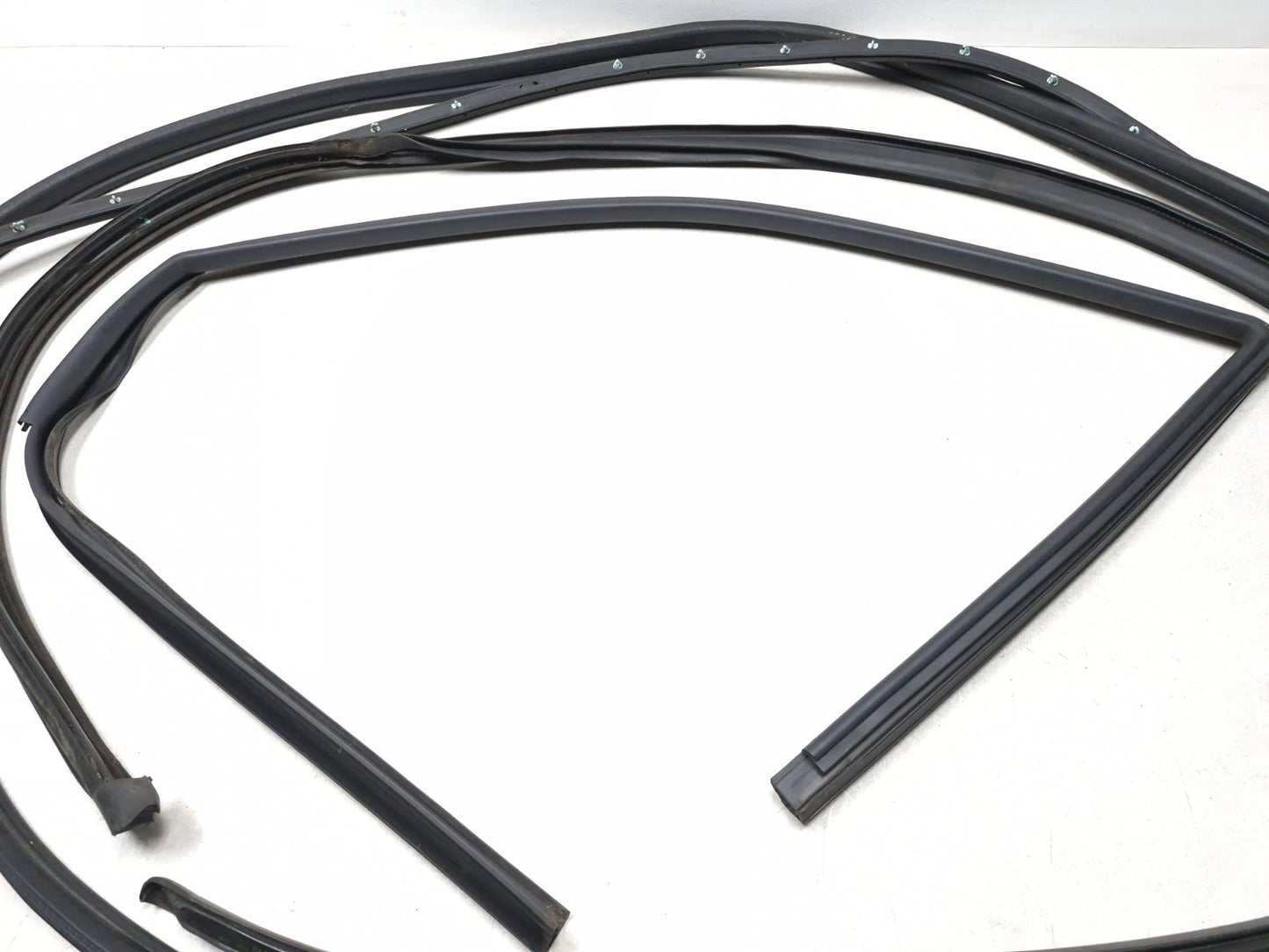 2007 Saab 9-5 Aero Front Passenger Door Weatherstrip Seal Kit OEM
