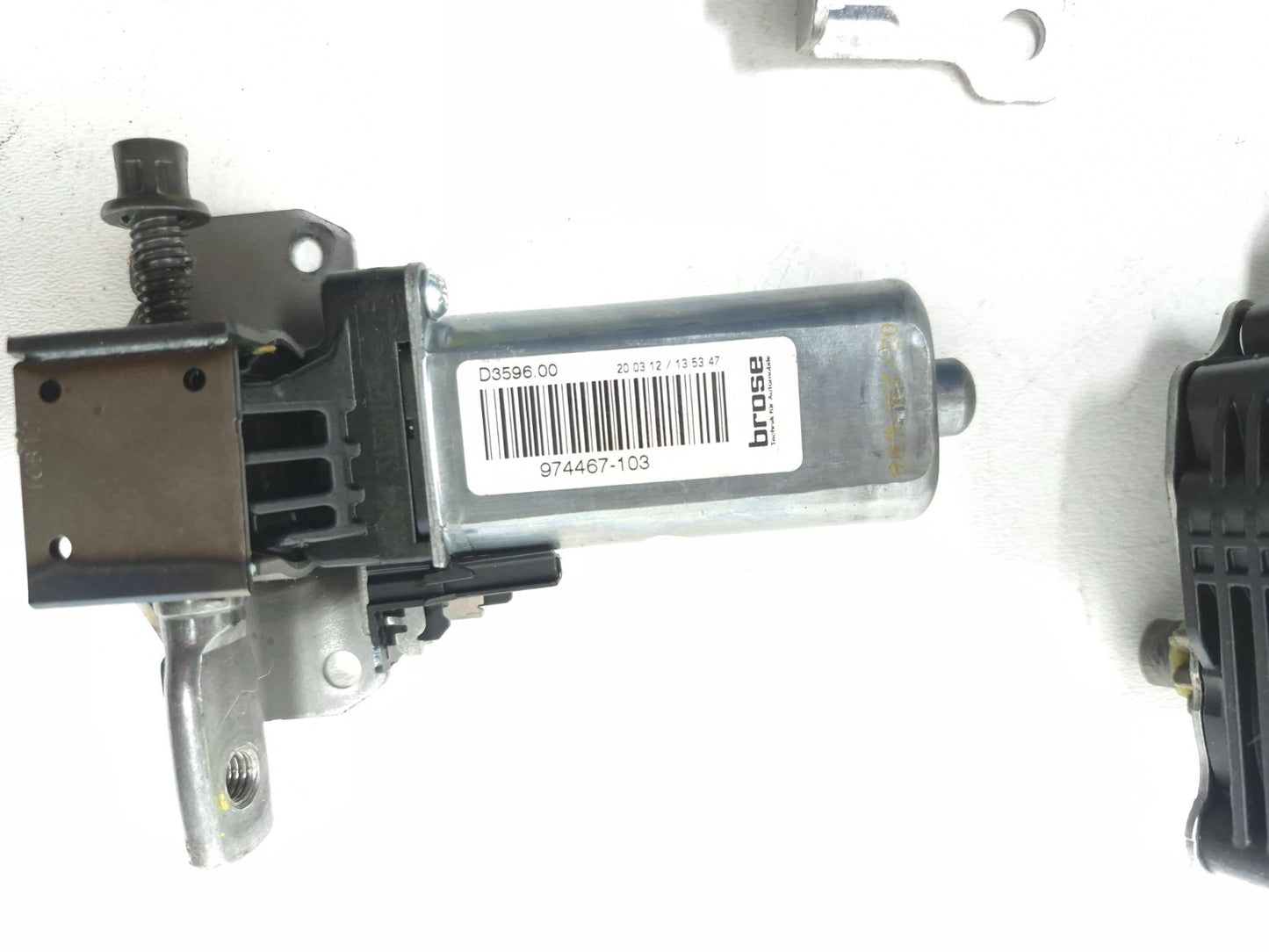 2012 Volvo C30 Front Seat Adjuster Motor W/ Sensor Passenger Side 5 Pcs OEM