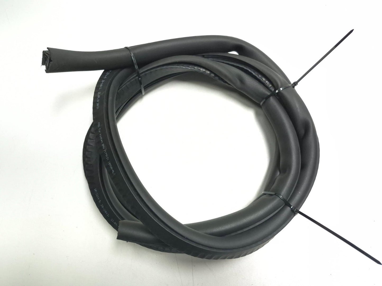 2011 BMW 750li Rear Door Weatherstrip Seal Left & Right 3 Pcs OEM